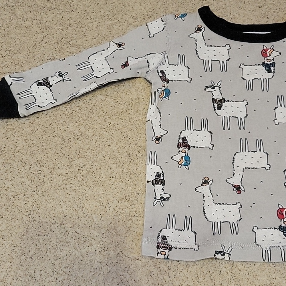 OshKosh B'gosh Pajama 2 Pc Set Gray With Llamas Size 12 Months - Picture 4 of 9